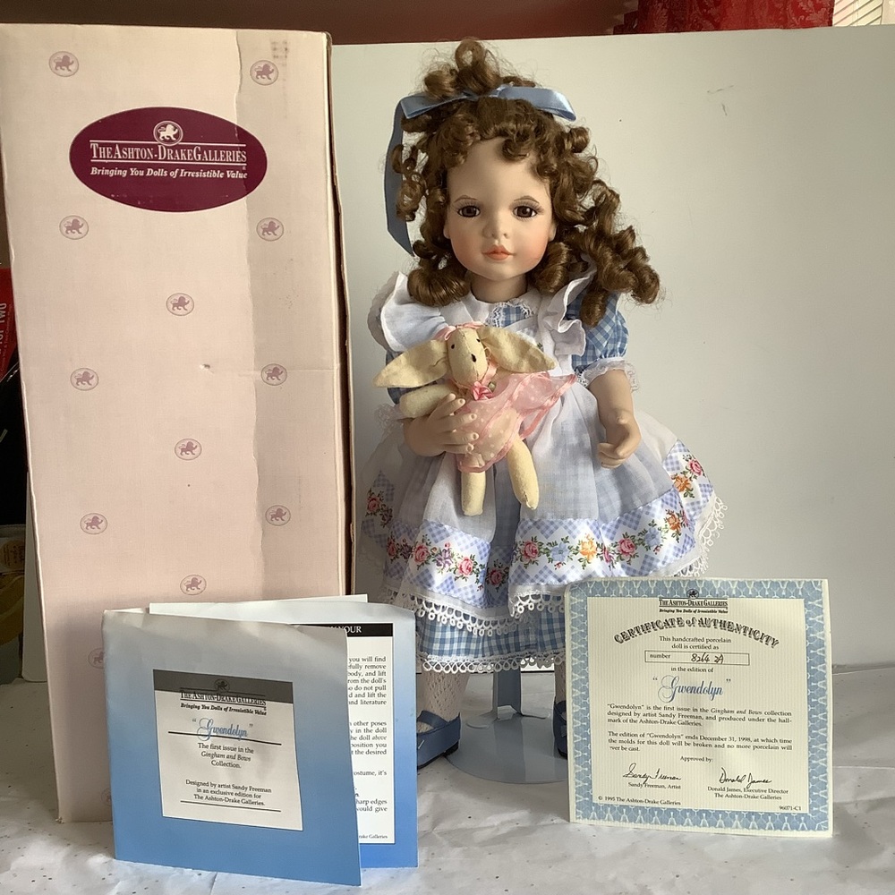 Vintage Ashton Drake Galleries in Gingham‎ and Bows Collection Gwendolyn Doll
